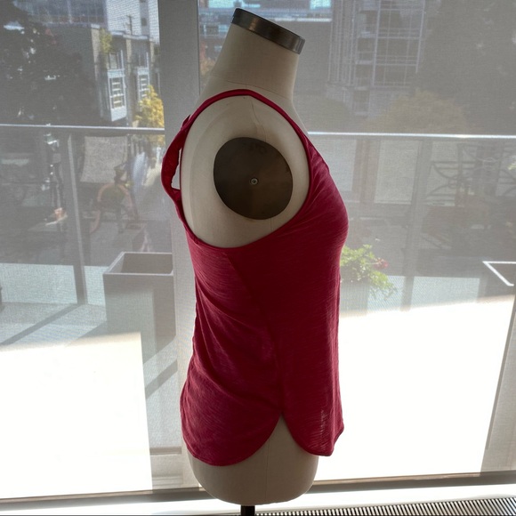 Lululemon bright pink tank top - Picture 4 of 8